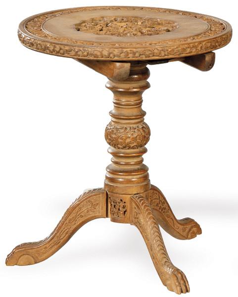 Pequeña mesa tilt-top  trípode en madera de sándalo tallada, China Dinastía Qing S. XIX