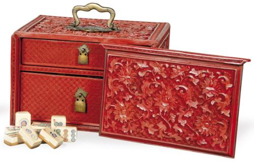Mahjong en caja de laca roja tallada en relieve China, primer tercio S. XX