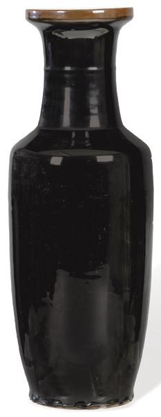  Jarrón de porcelana china con vidriado negro, Dinasía Qing ff. S. XIX pp. S. XX