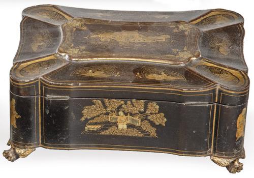 Costurero chino de madera lacada, dorada y pintada ff. S. XIX.