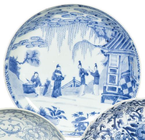 Plato hondo de porcelana china azul y blanco, Dinastía Qing época de Yongzheng (1723-1735)
