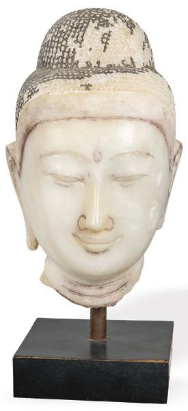  "Cabeza de Buda" tallado en mármol blanco con restos de policromía, Birmania estilo Mandalay S. XIX.