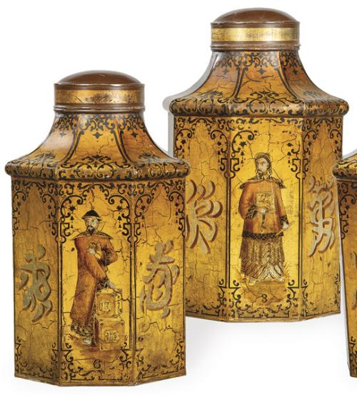 Dos botes de té de latón con chinoisseries, Inglaterra h. 1840-1880.