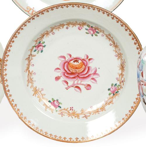  Plato sopero de orcelana de Compañía de Indias Familia Rosa, época de Qianlong (1736-95)
