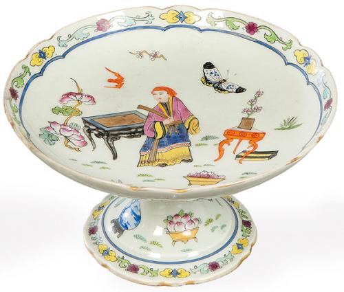 Recipiente con asas para colgar de porcelana china con esmaltes polícromos, Dinastía Qing S. XIX