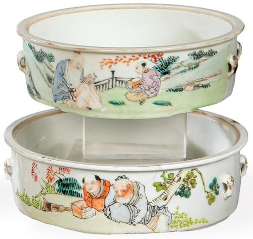  Recipiente con asas para colgar de porcelana china con esmaltes polícromos, Dinastía Qing S. XIX