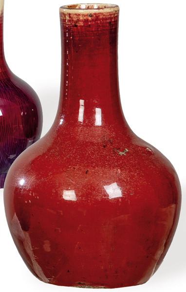  Jarrón de cuello largo de gres porcelánico con vidriado Sangre de Toro, China Dinastía Qing S. XIX.