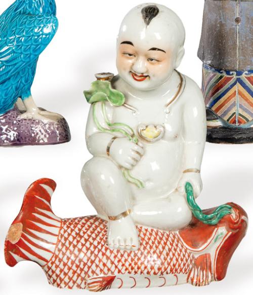  "Niño sobre Pez" de porcelana china  h. 1950-60