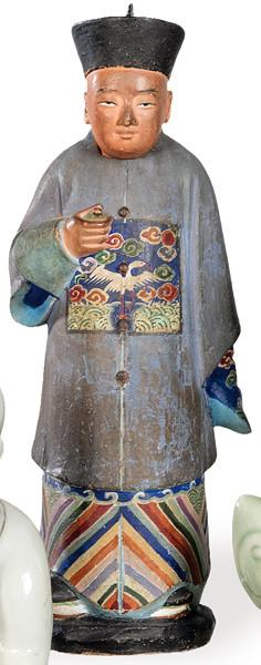  Dignatario chino en cerámica policromada, Dinastía Qing fS. XIX 