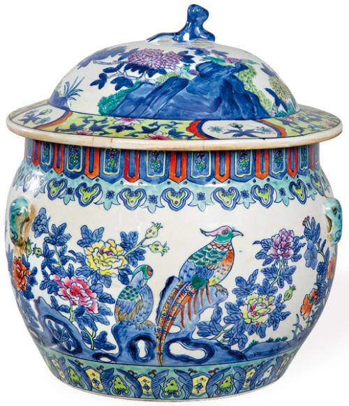  Gran Kamcheng de porcelana china con esmaltes polícromos segunda mitad S. XX