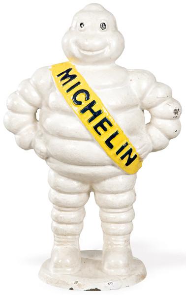  "Michelín" de hierro colado y policromado.