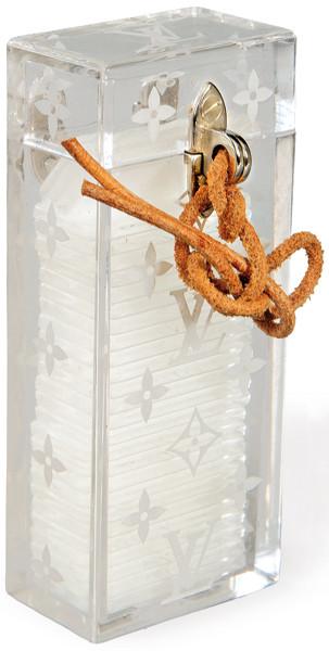  LOUIS VUITTON. Raro dominó "Claro" con estuche y fichas transparentes.