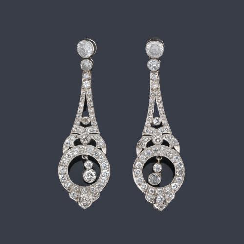  Pendientes largos con brillantes de aprox. 2,60 ct en total.