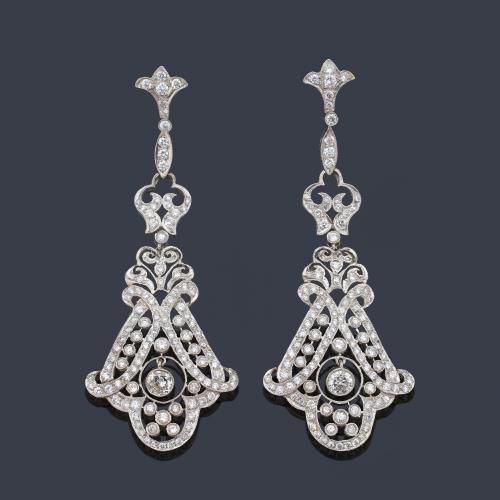  Pendientes largos con brillantes de aprox. 4,81 ct en total.
