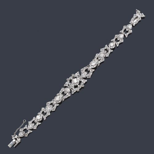  Pulsera en oro blanco de 18 K y diamantes talla antigua de un peso total aprox. 2,80 ct aprox. Años 60.