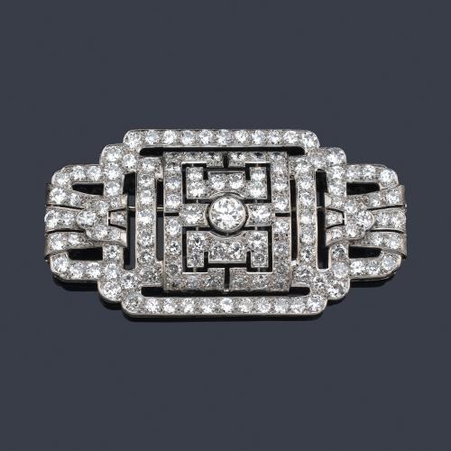  Broche - placa época 'Art decó' con diamantes talla antigua y 'old cut european' de aprox. 14,00 ct en total. Años '30.