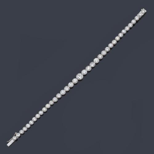  Pulsera riviére con diamantes talla brillante de aprox. 10,20 ct en total.