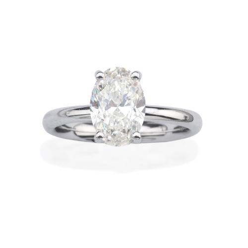  Anillo con diamante talla oval de 2,02 ct en montura de oro blanco de 18K. Certificado IGI.