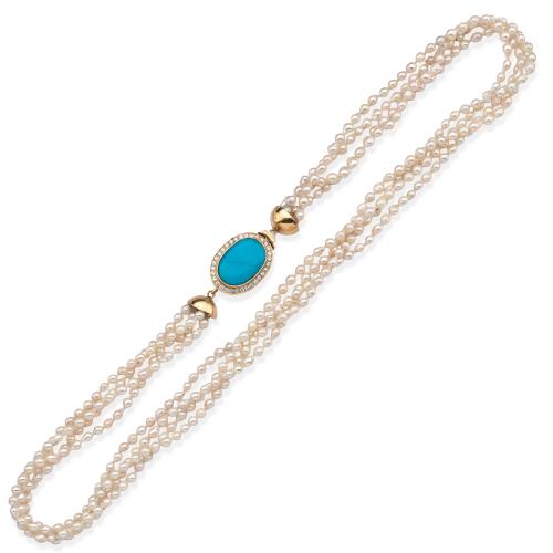  Collar con cuatro hilos de perlas de río y broche con turquesa y brillantes.