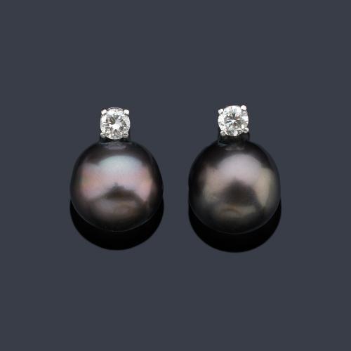  Pendientes tú y yo con perlas tahiti de 11,31 mm y brillantes de aprox. 0,32 ct en total.