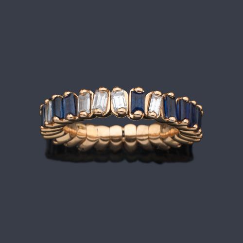  Alianza sin fin "talla extensible" articulada formada por sucesión de zafiros y diamantes tala baguette en oro rosa de 18 K. Con certificado.