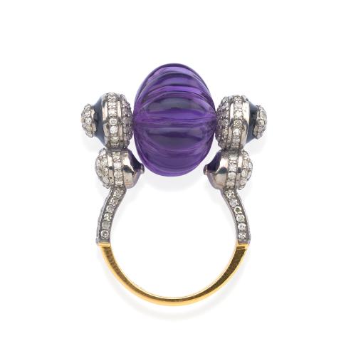  Anillo con amatista gallonada de aprox. 18,70 ct y diamantes de prox. 1,32 ct en total.