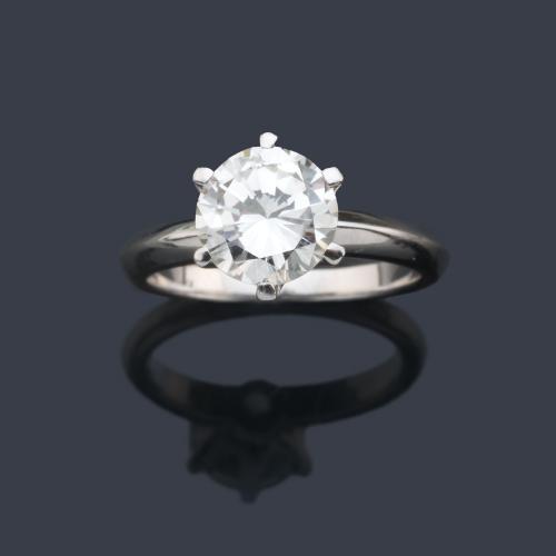  Solitario con brillante de 2,07 ct en montura de oro blanco de 18K. Certificado HRD.