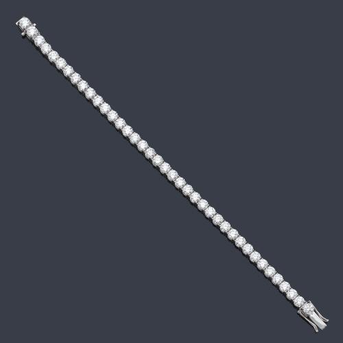  Pulsera rivière con brillantes de aprox. 12,29 ct en total. Certificado AIG.