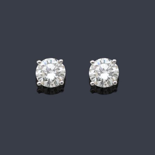  Dormilonas con pareja de brillantes de aprox. 2,20 ct en total.