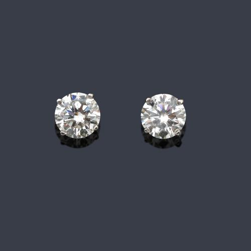  Dormilonas con pareja de brillantes de aprox. 1,40 ct en total.