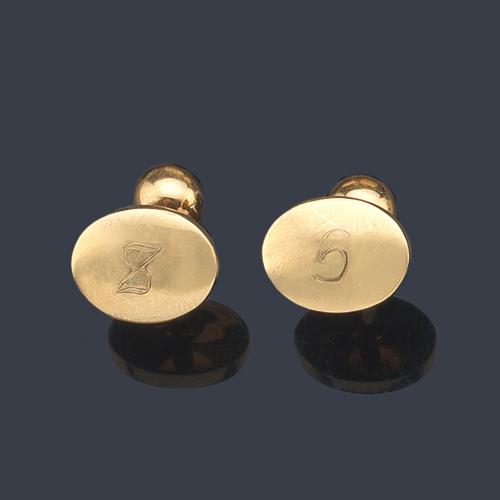  Gemelos ovales en oro amarillo de 18 K.