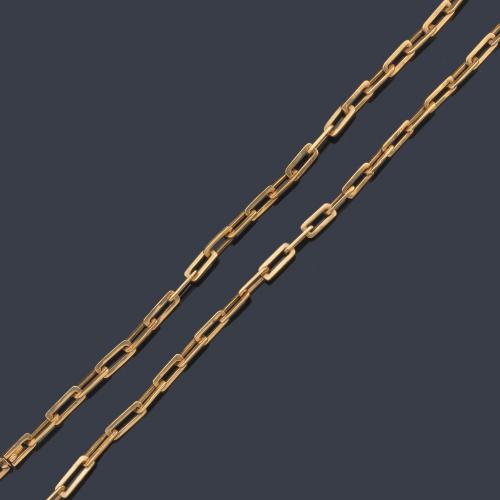 Cadena con eslabones rectangulares en oro amarillo de 18 K.