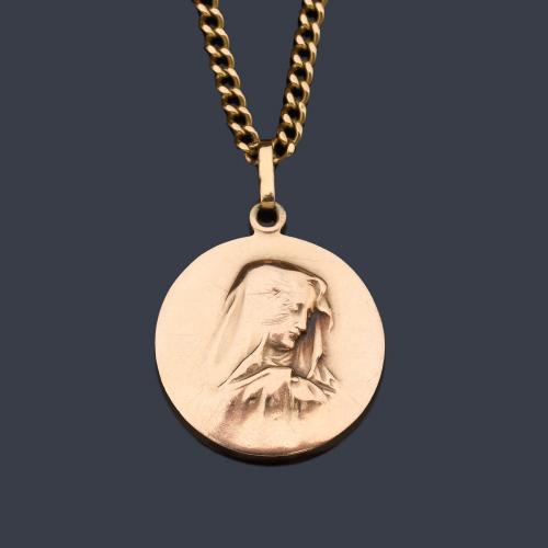 Cadena en oro amarillo de 18 K con medalla devocional de la Virgen en oro rosa de 14 K.