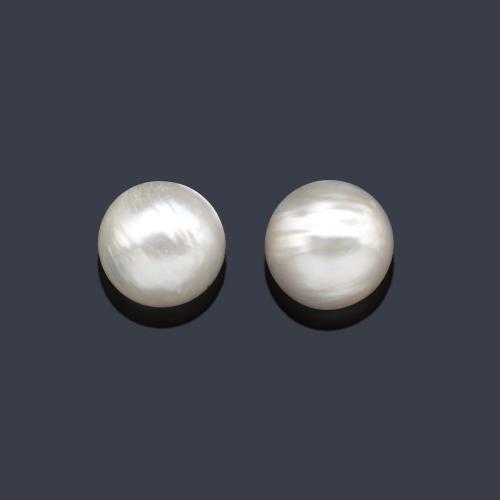  Pendientes cortos con perlas Mabe de aprox. 17,80 mm. en montura de oro rosa de 18K.