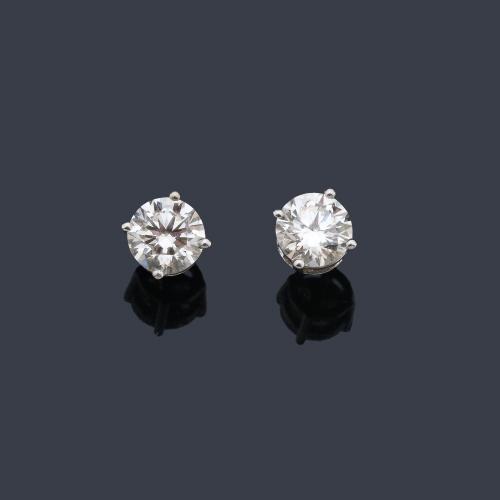  Pendientes dormilona con pareja de brillantes de aprox. 2,05 ct en total.