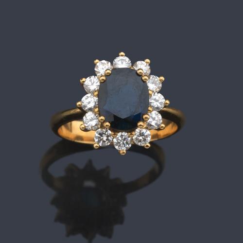  Anillo con zafiro talla oval de aprox. 2,02 ct con orla de brillantes de aprox. 0,80 ct en total.