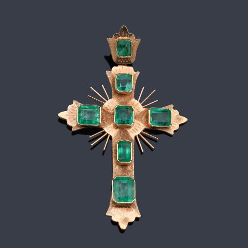  Cruz con esmeraldas talla esmeraldas de aprox. 5,00 ct en total.