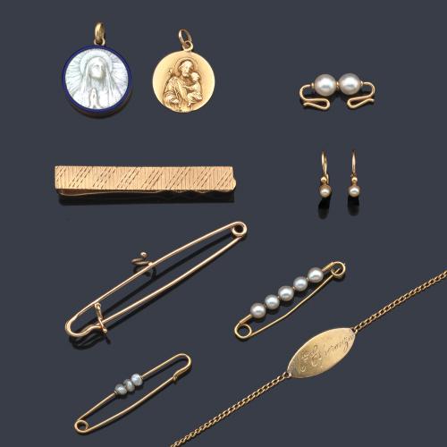  Lote de joyas en oro amarillo de 18 K.