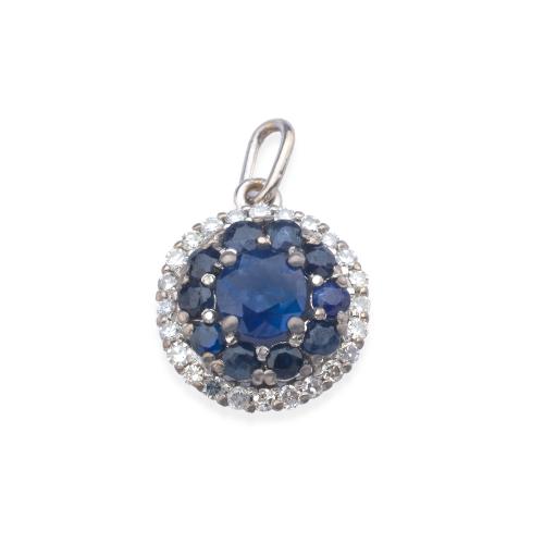  Colgante con zafiros talla redonda de aprox. 0,60 ct con doble orla de zafiros y diamantes talla brillante y 8/8.
