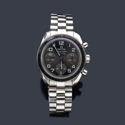  OMEGA Speedmaster ref. 32430384006001 de caballero con caja y brazalete en acero. Con estuche y documentación.