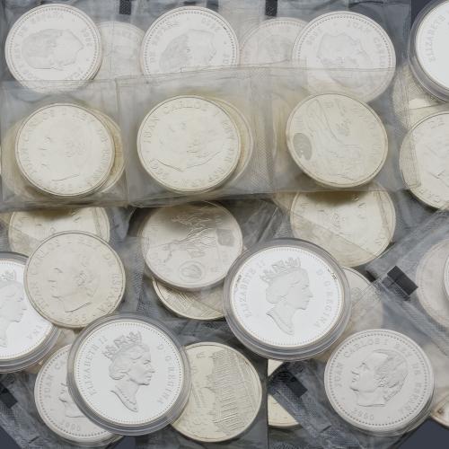  124 Monedas de 2000 pesetas en plata y 6 monedas en plata de Isabel II Canadá.
