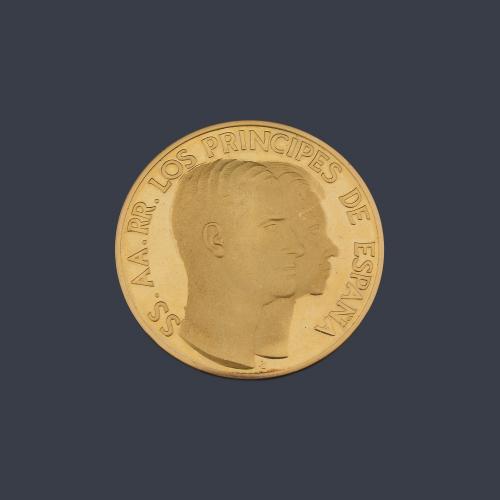  Moneda conmemorativa SS.AA.RR. Los Príncipes de España en oro de 22 K con estuche y certificado.