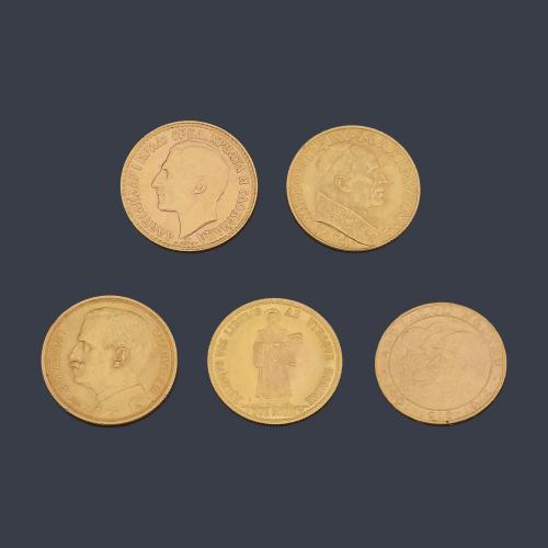  Cuatro monedas 500 Kronos de Islandia, 20 Kronos de Suecia, 20 Kronos de Dinamarca y 20 Kronos de Noruega en oro de 22 K.