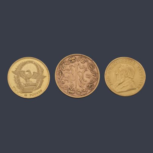  Tres monedas en oro de 22 K.