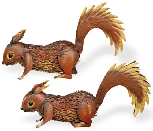  Pareja de ardillas en metal pintado, para jardín.