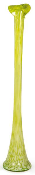  Jarrón de cuello largo de cristal de Murano moteado en verde y amarillo de tonos ácidos con boca rematada en flor.