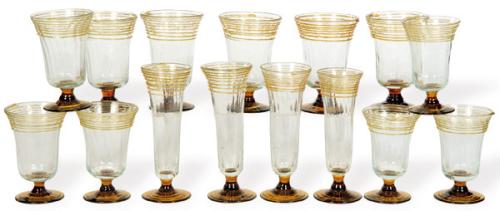  Juego de copas de cristal mallorquín de Gordiola soplado, con base ámbar e hilos dorados aplicados.