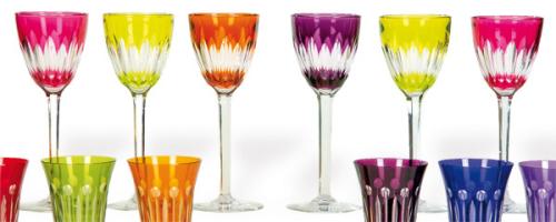 Diez copas de vino de cristal de Bohemia tallado y esmaltado en distintos colores