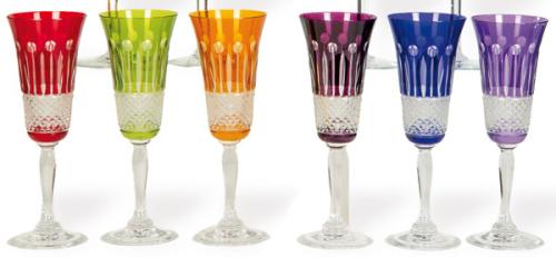  Seis copas de champán de cristal de Bohemia tallado y esmaltado en colores.