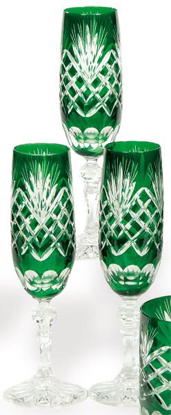  Seis copas de champán de cristal de Bohemia tallado y parcialmente esmaltado en verde.